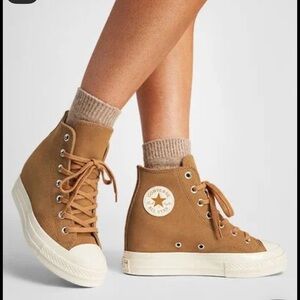 Converse Chuck 70 Wedge Platform Suede
Incensed/Incensed/Egret Shoes aside 7.5